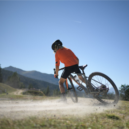 Bicicleta Cube Nuroad​